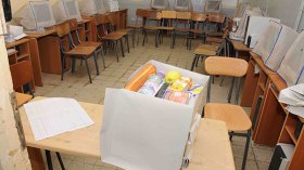 توفير المأكولات والمشروبات والأدوية في مراكز الإمتحانات