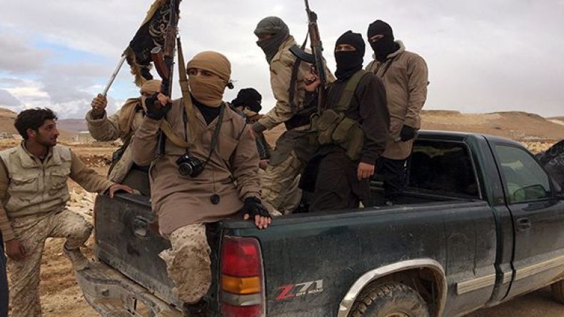 مسلحون يقتلون 19 ويسيطرون على قرية علوية في سوريا