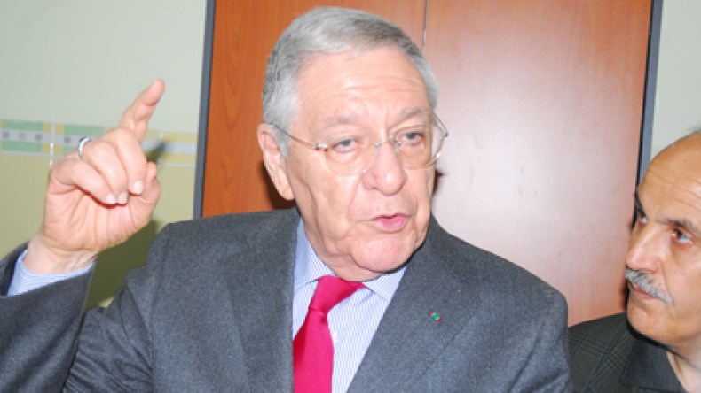 ولد عباس يحضر لإقالة جماعية لرؤساء المصالح والوحدات الصحية المضربين