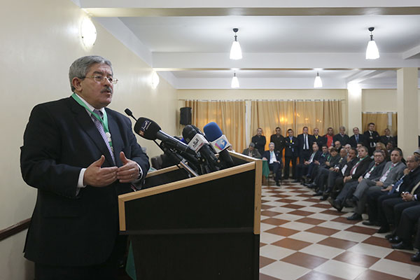 Ouyahia met KO la vieille garde du RND !