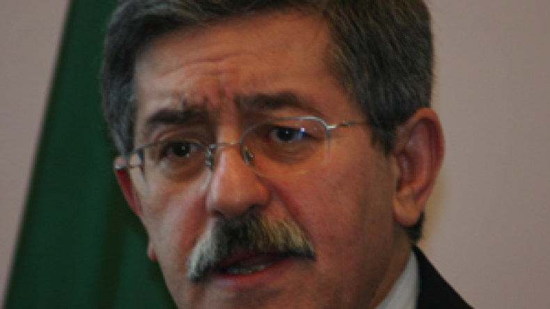 أويحيى يفتح ملف العقارات الصناعية التابعة لأملاك الدولة