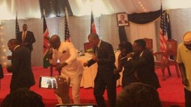 أوباما يرقص على إيقاع أجداده في كينيا!