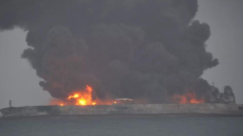 32 مفقوداً في تصادم ناقلة نفط إيرانية مع سفينة صينية