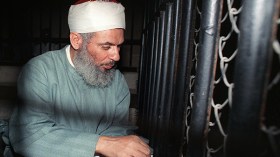 هكذا شيع الآلاف الشيخ عمر عبد الرحمن في مصر