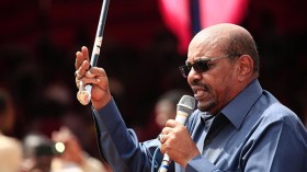 الرئيس السوداني يستبدل مدير المخابرات العامة