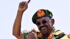 البشير يجري تعديلات واسعة في قيادة الجيش السوداني