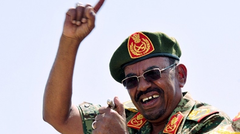 البشير يجري تعديلات واسعة في قيادة الجيش السوداني