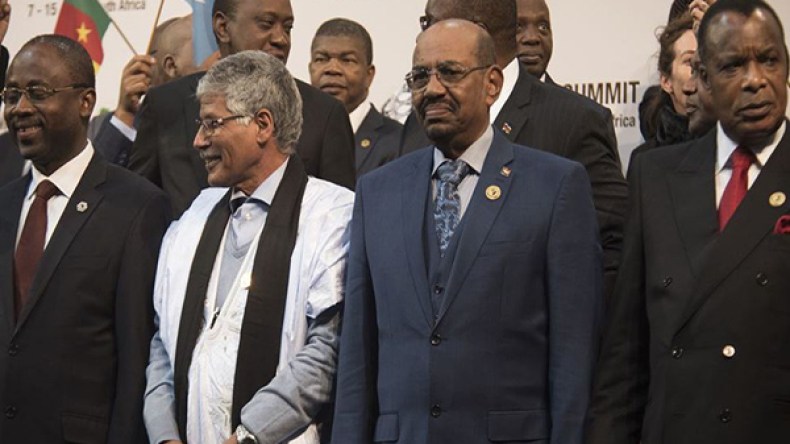 عمر البشير غادر جنوب إفريقيا
