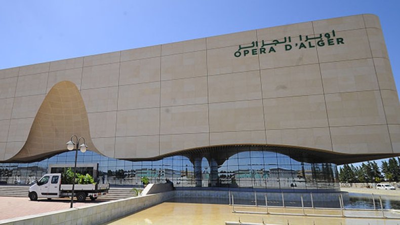 عبق العمارة العربية القديمة بأنامل صينية محترفة