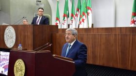 Ouyahia: “La Constitution garantit le droit de manifester”