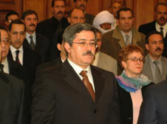 PM Ouyahia urges key ministries to follow diligently the legal cases introduced by former colonial settlers and harkis at the prodding of “vengeful lobbies” in France