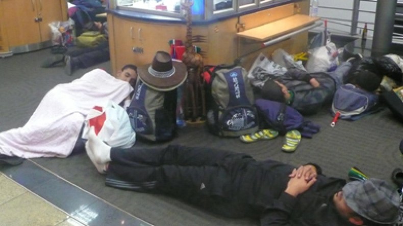 معاناة كبيرة للأنصار في جوهانسبورغ وزيدان وماجر على كل لسان