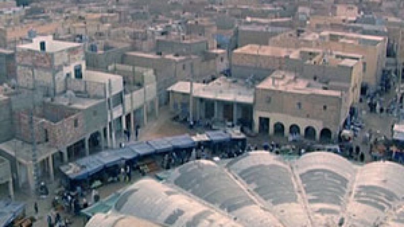 مغنية مغربية تروج شريطا إباحيا بورڤلة