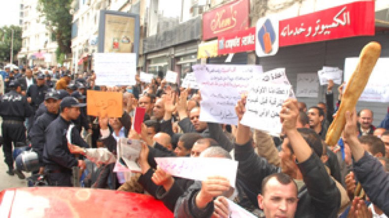 الأساتذة المتعاقدون على مناصب شاغرة في غير اختصاصهم  يستفيدون من الإدماج