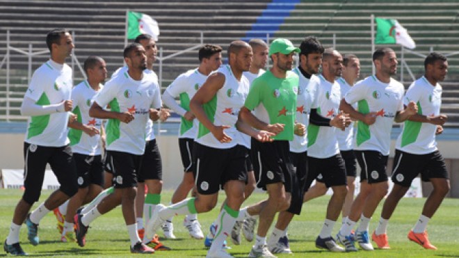 16 لاعبا في أول حصة تدريبية بالملعب الرئيسي