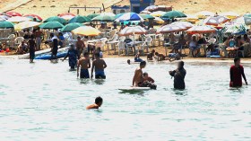 ‮ “‬الإختلاط‮” ‬‭..‬‮ ‬القنبلة التي‮ ‬تهدد العائلات على الشواطئ