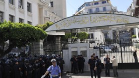 دقيقة صمت في جامعة الجزائر تتحول إلى ساعات غضب