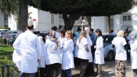 الأطباء المقيمون ينسحبون من لجان ولد عباس ويشلون المستشفيات