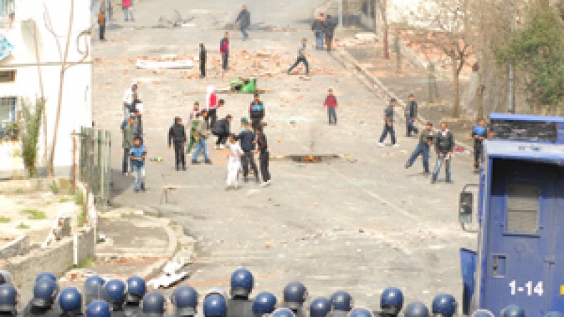 مقتل شاب بالعاصمة وعودة الهدوء إلى مناخ فرنسا