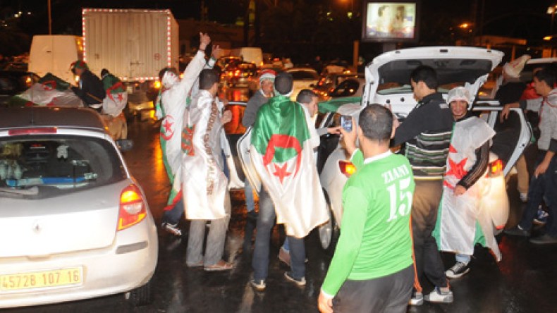 الفرحة‮ ‬تعم‮ ‬الشوارع‮ ‬العربية‮ ‬والإسلامية‮ ‬بتأهل‮ ‬الخضر‮ ‬إلى‮ ‬المونديال