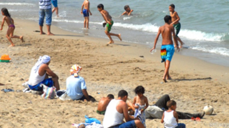 الشواطئ مكتظة خلال نهر رمضان في سابقة هي الأولى