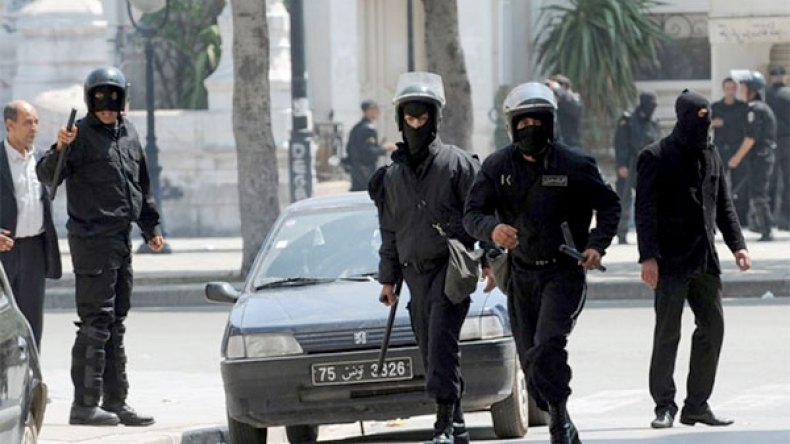 اعتقال 6 تونسيين بينهم امرأة بعد “مبايعة داعش”