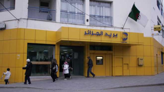 تعميم البطاقة المغناطيسية وشبكة الأنترنت بالأحياء والكليات الجامعية