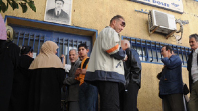 أوامر بصرف الرواتب المتأخرة والإفراج عن المنح والعلاوات المجمدة