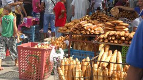 “الجزائر ليست بحاجة إلى خبز مجمّد… و5800 مخبزة كافية يوم العيد”