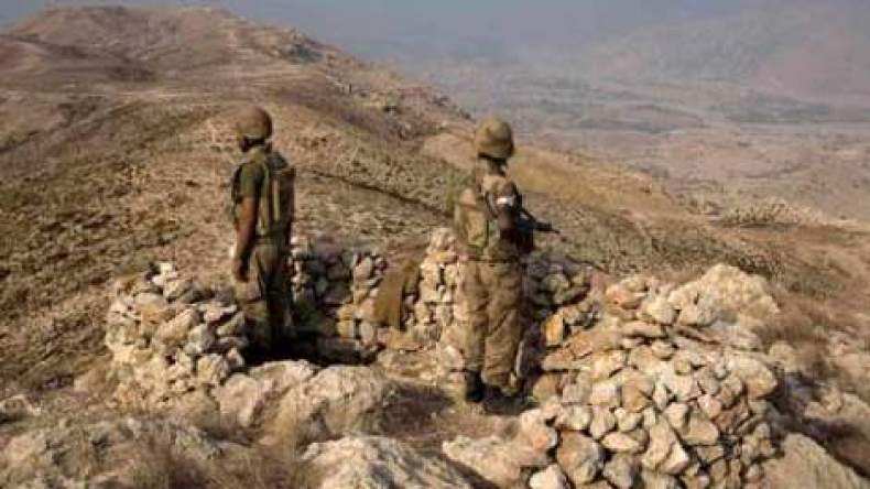 مقتل باكستاني جراء صاروخ أطلق من إيران