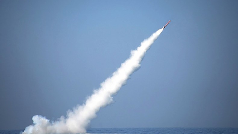 باكستان تجري أول اختبار لصاروخ قادر على حمل شحنة نووية