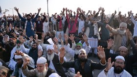 استقالة وزير العدل الباكستاني على خلفية احتجاجات عنيفة