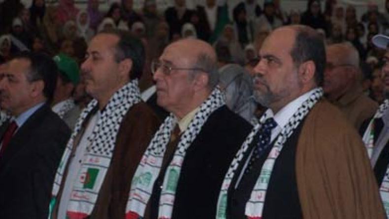 وزراء ورؤساء أحزاب وشخصيات وطنية يدوسون على العلم الإسرائيلي