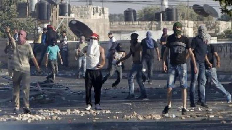 احتجاجات في بلدات عربية، وغارات على غزة
