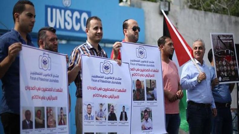 24 صحفياً في سجون الاحتلال يضربون عن الطعام