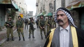 جيش الاحتلال يغلق محطة إذاعية فلسطينية في الخليل