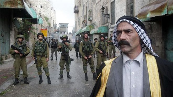 جيش الاحتلال يغلق محطة إذاعية فلسطينية في الخليل