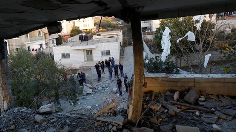 قوات الاحتلال تفجر منزل فلسطيني قتل ثلاثة إسرائيليين