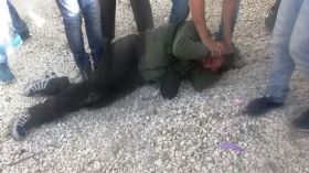 فلسطيني يوثق بكاميرته لحظة اعتداء مستوطن عليه في الخليل