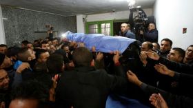 الاحتلال يسلم جثامين سبعة فلسطينيين قتلتهم قواته