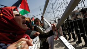 إصابة فتاة فلسطينية برصاص الاحتلال في حاجز قلنديا