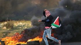 استشهاد فلسطيني وإصابة 15 من جنود الاحتلال في مواجهات