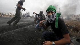 استشهاد فلسطيني حاول طعن جندي في الضفة الغربية