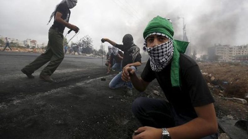 استشهاد فلسطيني حاول طعن جندي في الضفة الغربية