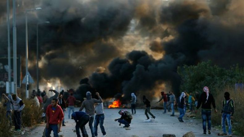 جيش الاحتلال يهدم منازل فلسطينيين يتهمهم بقتل يهود