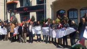 فلسطينيون يطالبون بإغلاق المكاتب الأمريكية في فلسطين