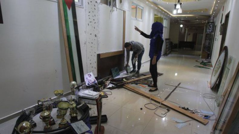 سلطات الاحتلال تغلق ثاني محطة إذاعية في الخليل خلال شهر