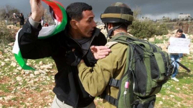 الاحتلال يفرق مظاهرة فلسطينية شرقي الضفة