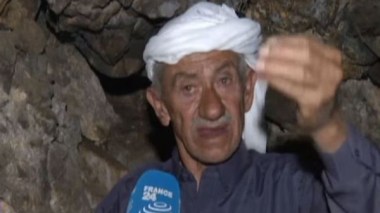 عائلات فلسطينية تتخذ الكهوف مأوى لها