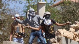 رصاص الاحتلال ضد راشقي الحجارة قد يشعل انتفاضة ثالثة